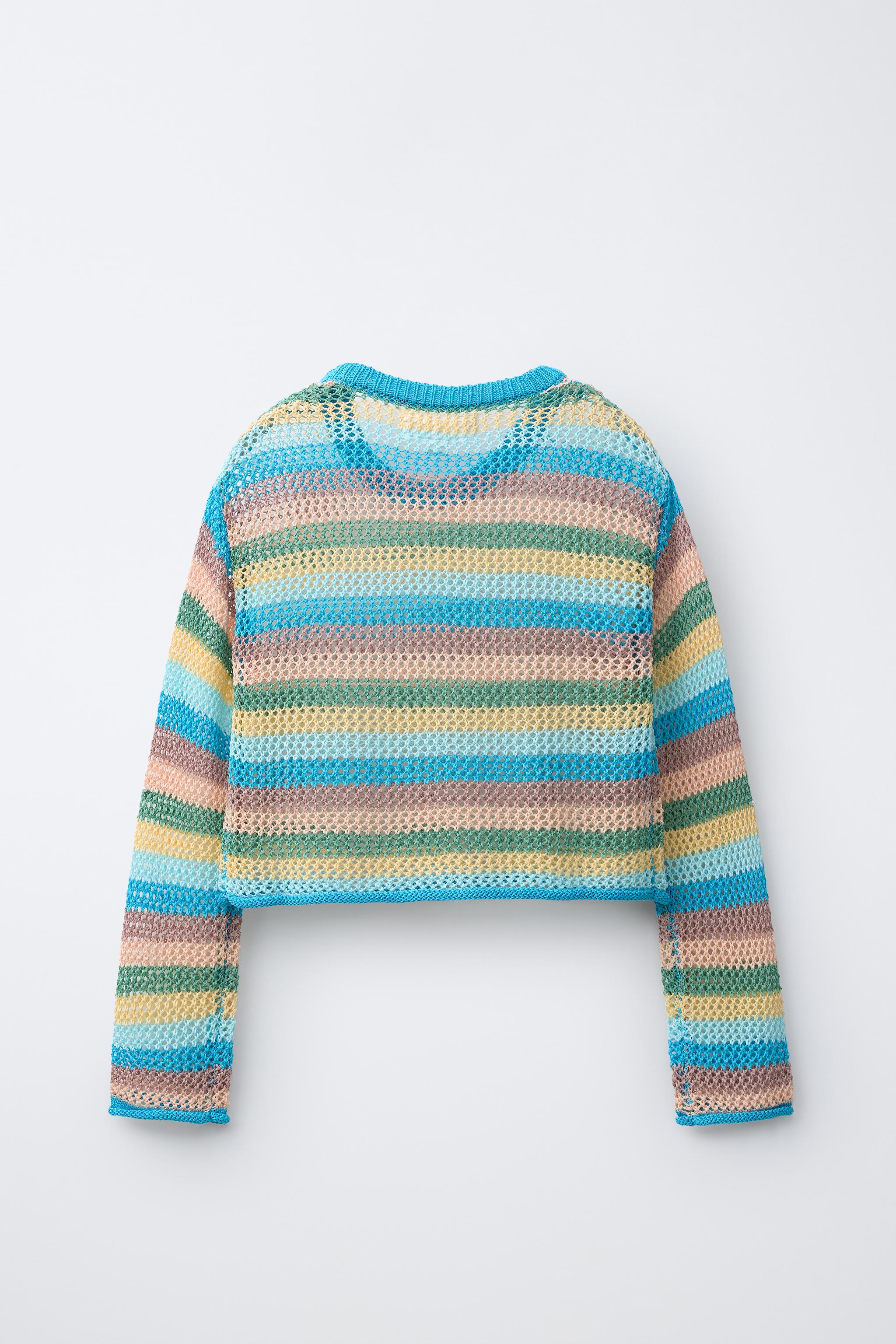 PULL EN RÉSILLE À RAYURES